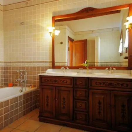 Con 2 Dormitorios Y Piscina Privada