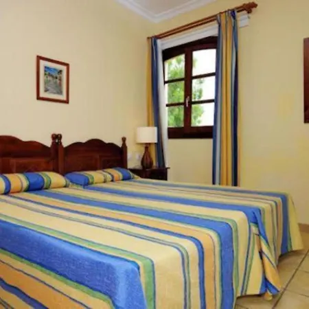 Villa Con 2 Dormitorios Y Piscina Privada *