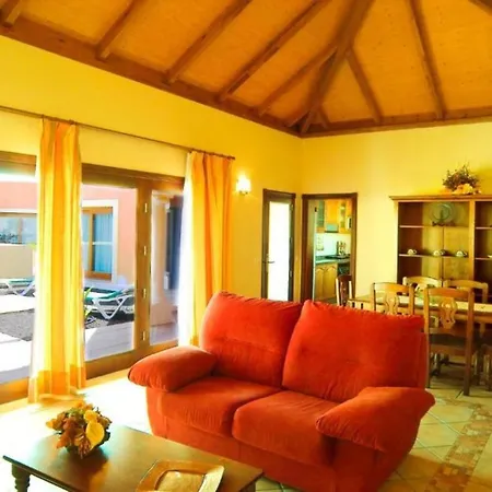 Con 2 Dormitorios Y Piscina Privada Villa